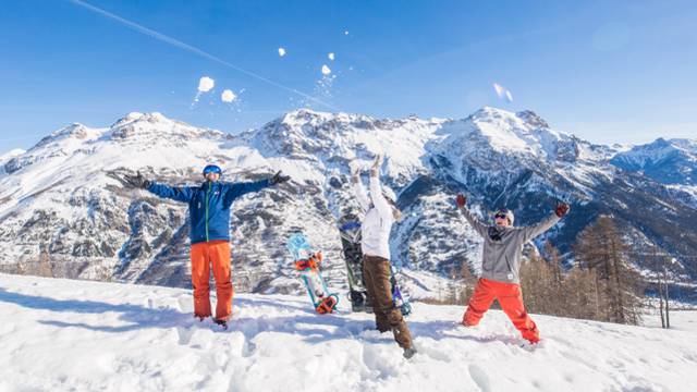 Skiez sous le soleil de Pelvoux-Vallouise !