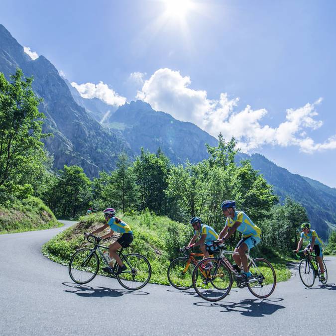 Vélo route au Pays des Ecrins @Jan Novak