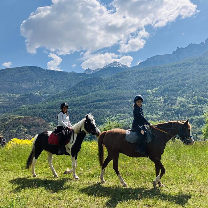 Poney enfant au Pays des écrins