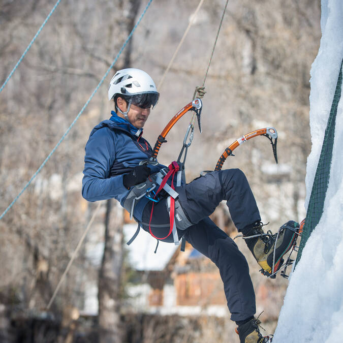 Cascade de glace pays des ecrins